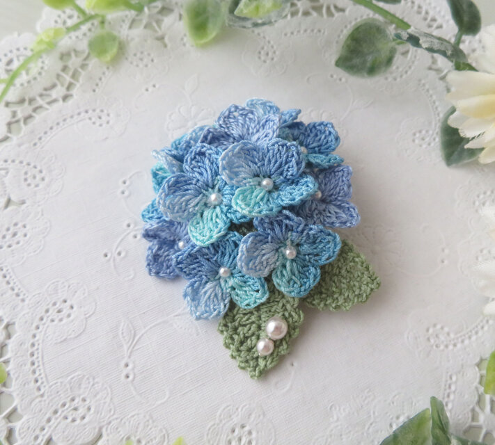 レース編み ふっくら紫陽花のブローチ ～blue～ | iichi 日々の暮らし