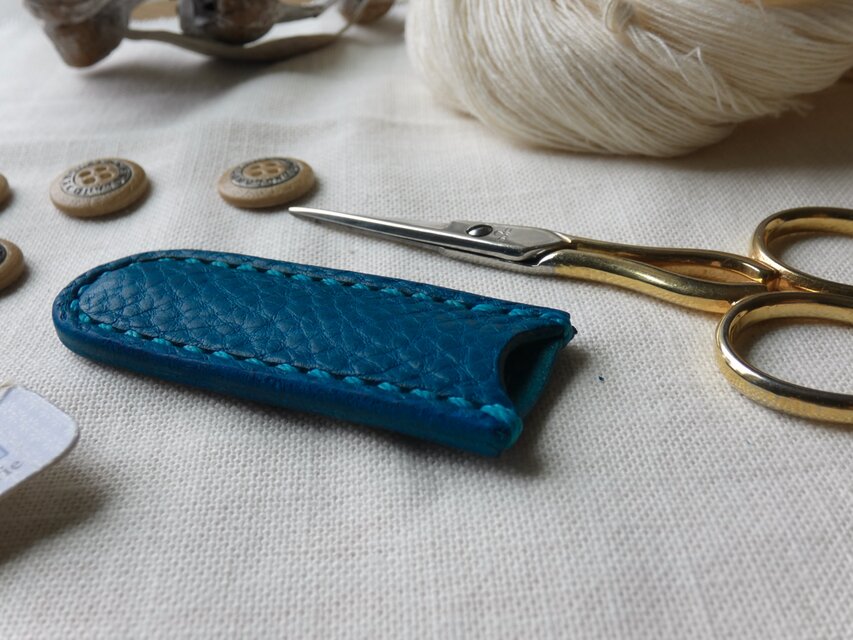 糸切りはさみケース／刺繍はさみカバー／ネイルシザー／革／ターコイズ
