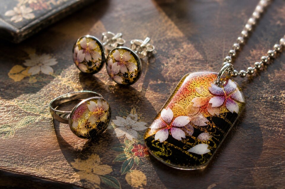 極上　ネックレス　バングル　天然素材 　和装小物美術品　昭和レトロ　アンティーク 和柄 ネックレス 職人 アクセサリー ブレスレット バングル 腕輪 送料