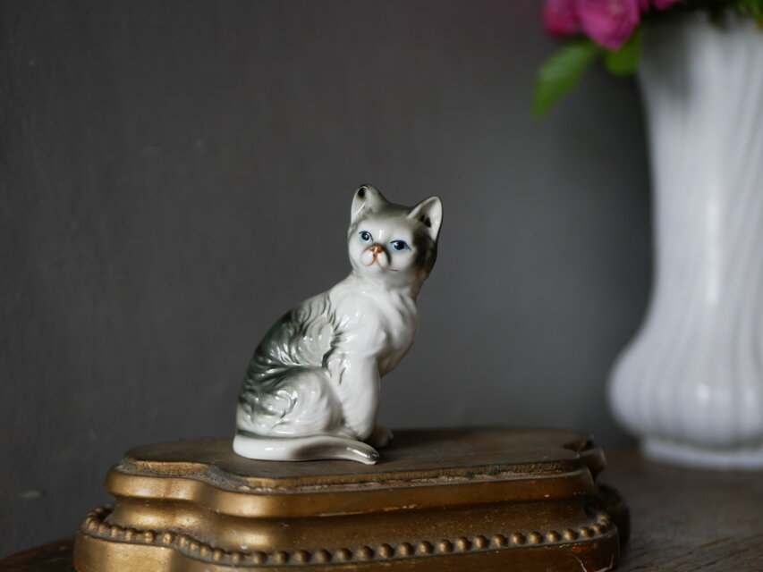 猫のオブジェ フィギュリン ポーセリン フランスアンティーク