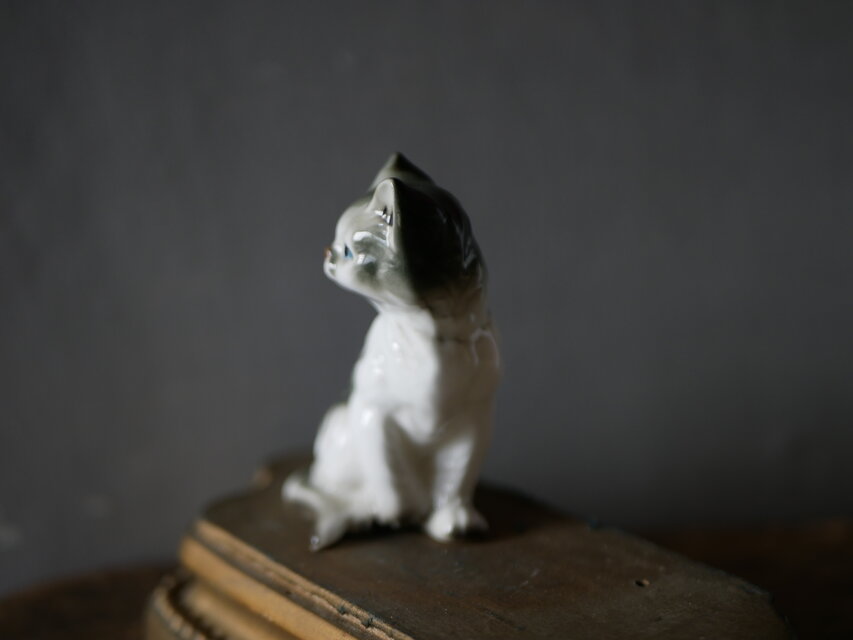 猫のオブジェ フィギュリン ポーセリン フランスアンティーク