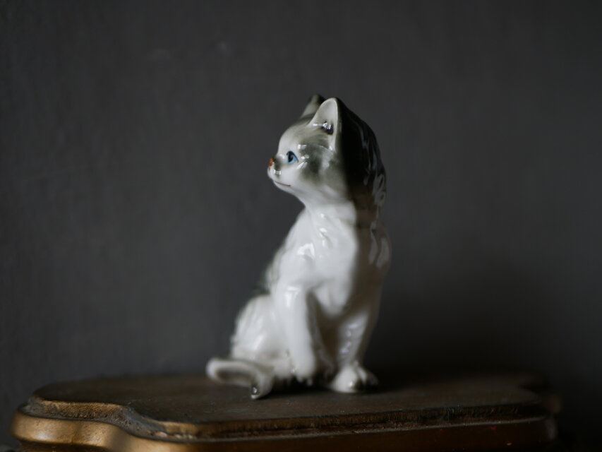 猫のオブジェ フィギュリン ポーセリン フランスアンティーク
