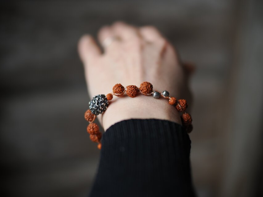 Rudraksha・India silver- braid bracelet | iichi 日々の暮らしを