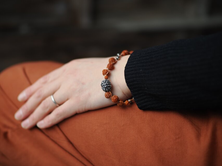 Rudraksha・India silver- braid bracelet | iichi 日々の暮らしを