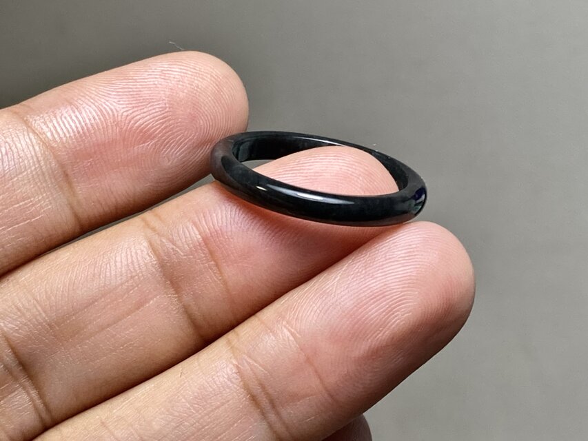 L18-12 黒翡翠 氷糯種 18.0号 グアテマラ産 A貨 本翡翠 くりぬき