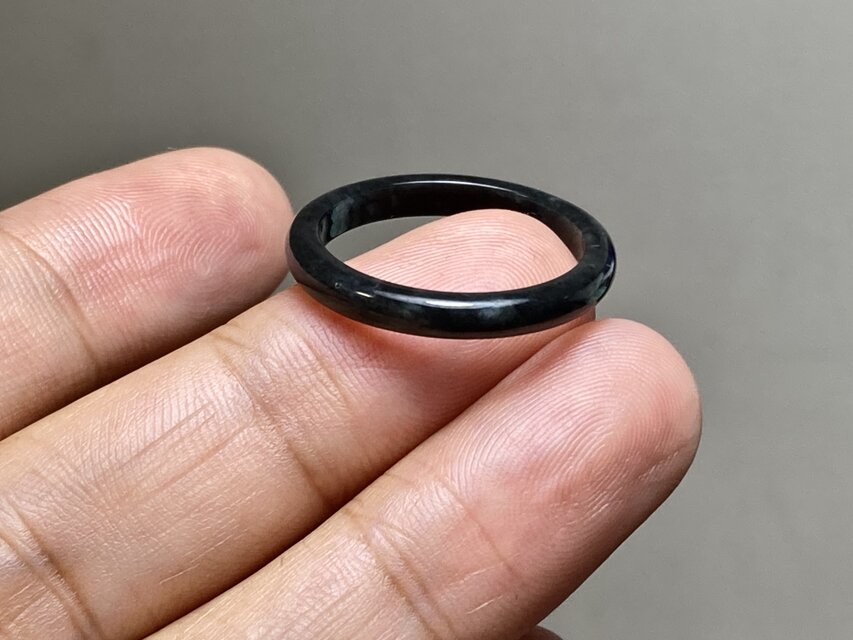 L18-12 黒翡翠 氷糯種 18.0号 グアテマラ産 A貨 本翡翠 くりぬき