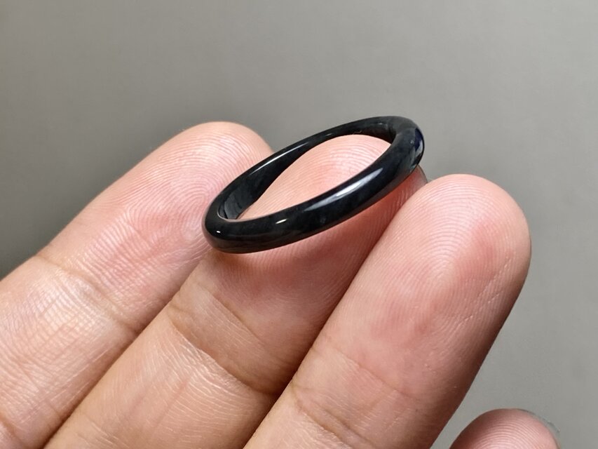 L18-12 黒翡翠 氷糯種 18.0号 グアテマラ産 A貨 本翡翠 くりぬき