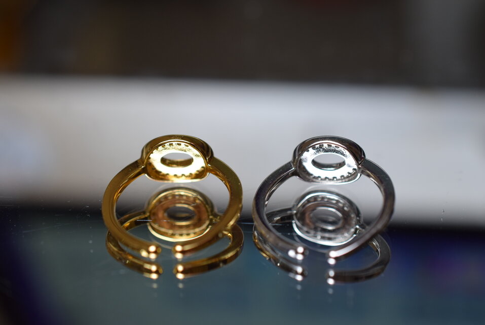 CORINTHIAN コリンシアン　金属系色台座など合計約100個セット RG100 台座 4x6mm 金具 空枠 石枠 カボション ファセット リング 指輪