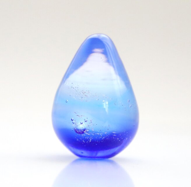 ガラスの雫の小さなオブジェ 「朝霧の海」 | iichi 日々の暮らしを