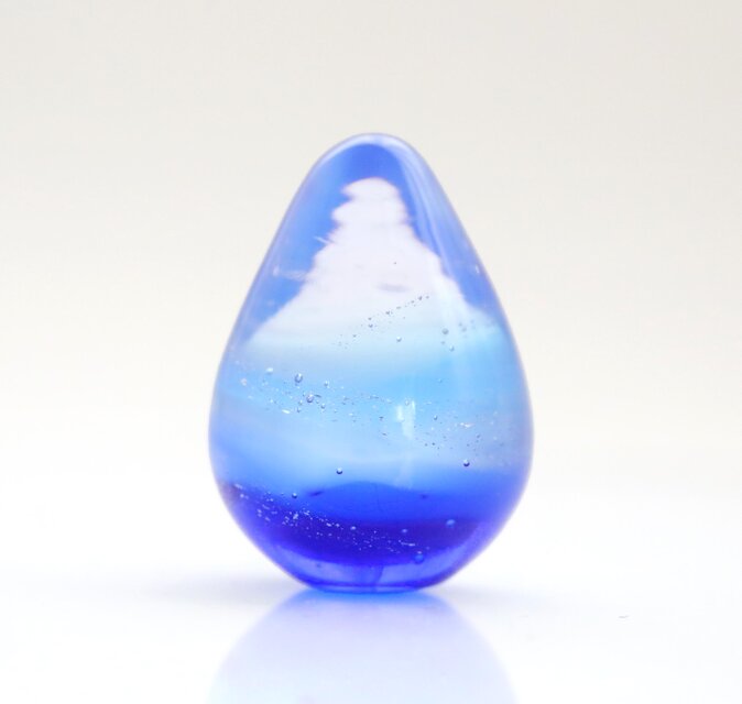 ガラスの雫の小さなオブジェ 「朝霧の海」 | iichi 日々の暮らしを
