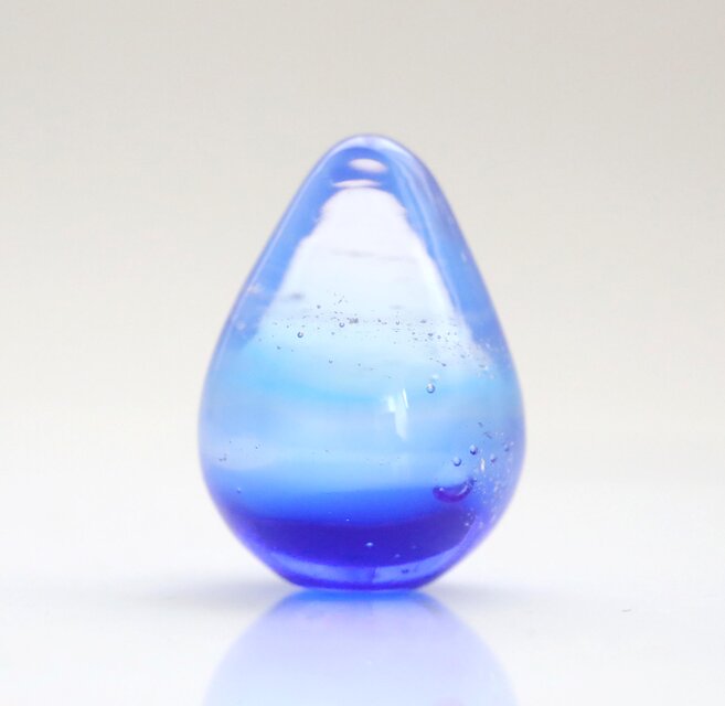 ガラスの雫の小さなオブジェ 「朝霧の海」 | iichi 日々の暮らしを