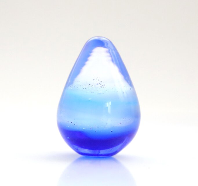 ガラスの雫の小さなオブジェ 「朝霧の海」 | iichi 日々の暮らしを