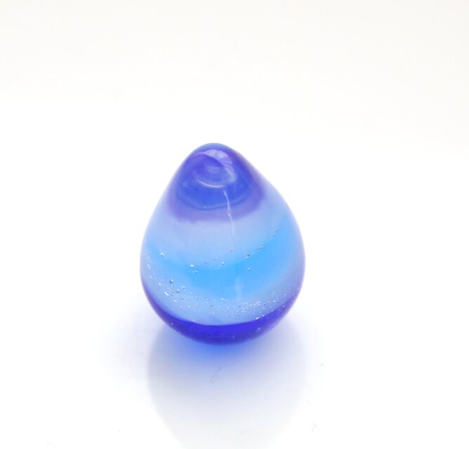 ガラスの雫の小さなオブジェ 「朝霧の海」 | iichi 日々の暮らしを