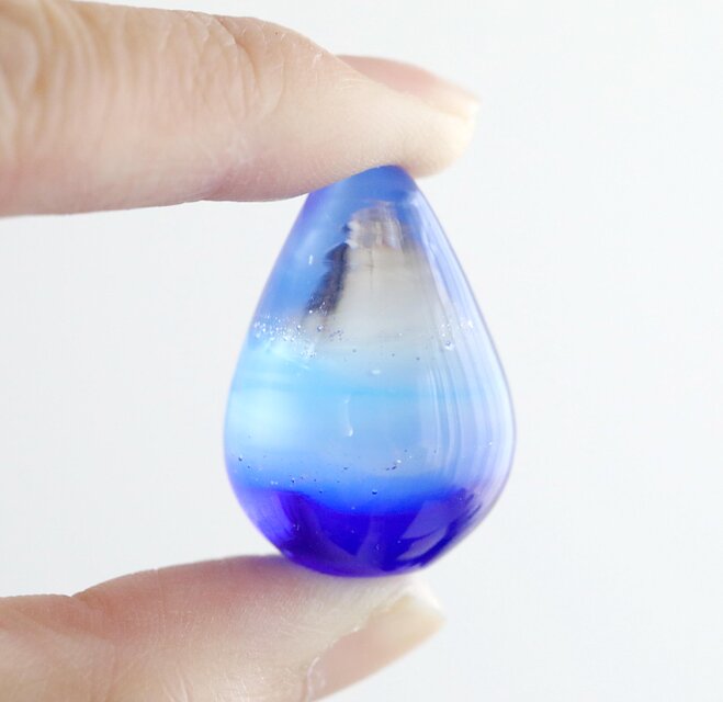 ガラスの雫の小さなオブジェ 「朝霧の海」 | iichi 日々の暮らしを