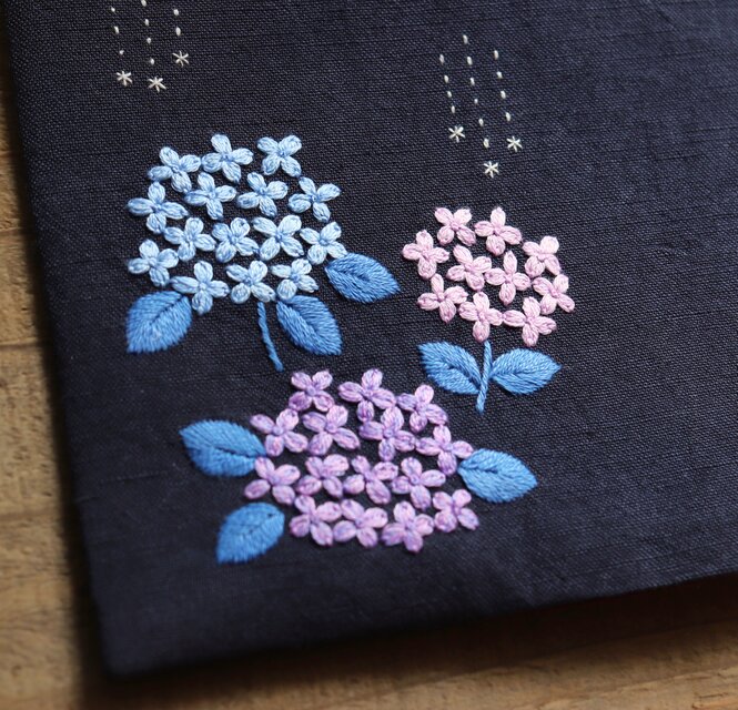 手刺繍のブックカバー『紫陽花』【受注制作】 | iichi 日々の暮らしを