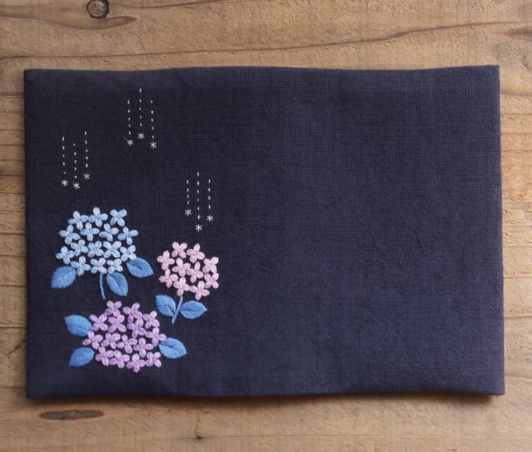 手刺繍のブックカバー『紫陽花』【受注制作】 | iichi 日々の暮らしを
