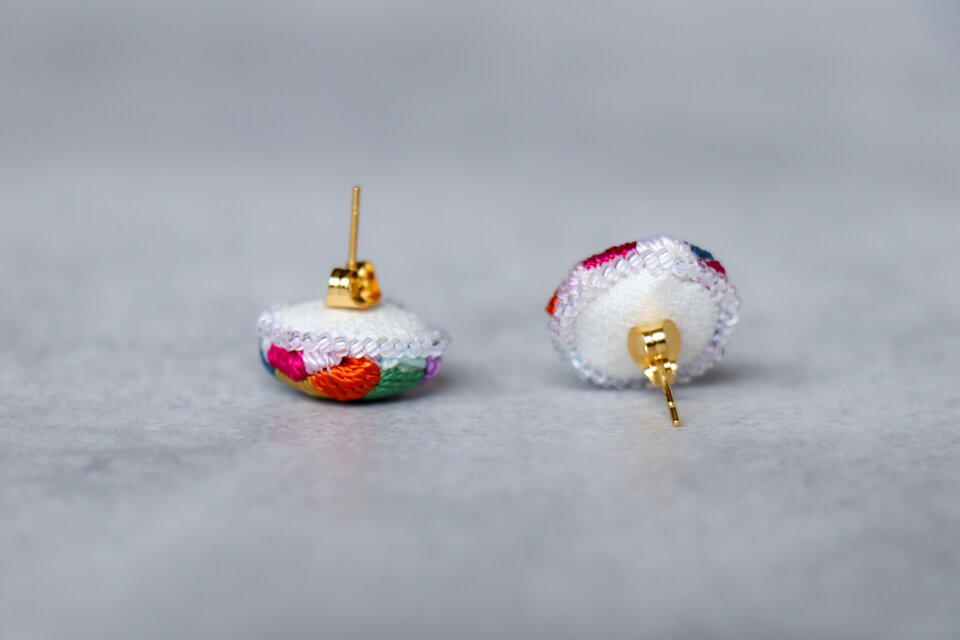 絽ざし刺繍ピアス いろあそび 1 ｜ 国産絹糸 手刺繍の工芸アクセサリー