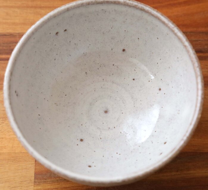 茶碗 白色釉薬 丸形 白釉と水色釉薬のかけ分けボウル | iichi 日々の暮らしを心地よくする
