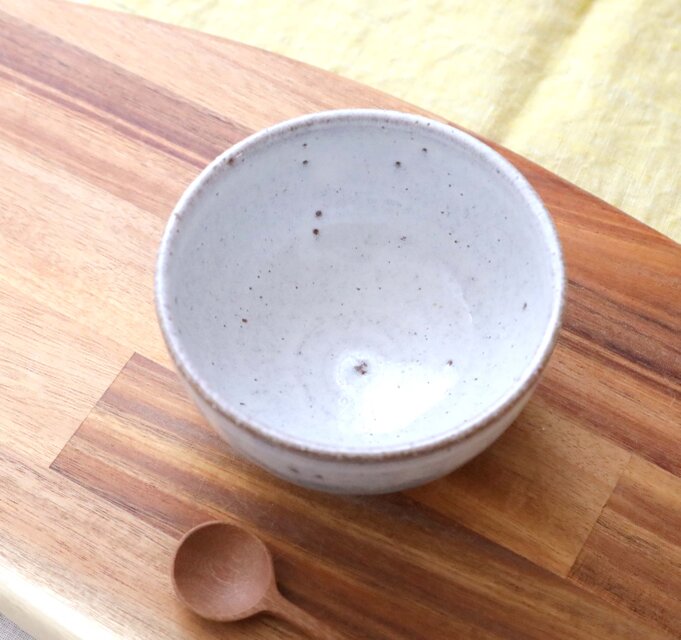 白釉と水色釉薬のかけ分け small | iichi 日々の暮らしを心地よくする