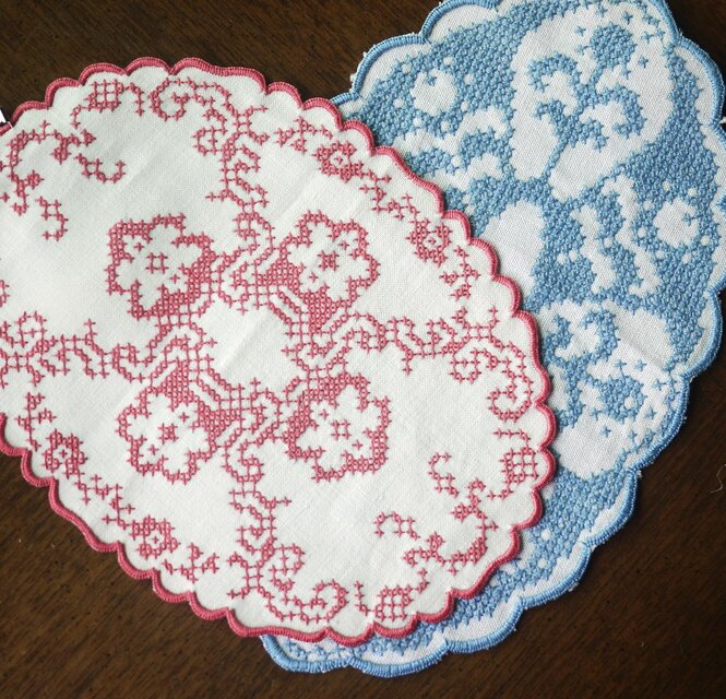 一色刺繍 楕円ドイリー2枚 クロスステッチ ドイツ | iichi 日々の
