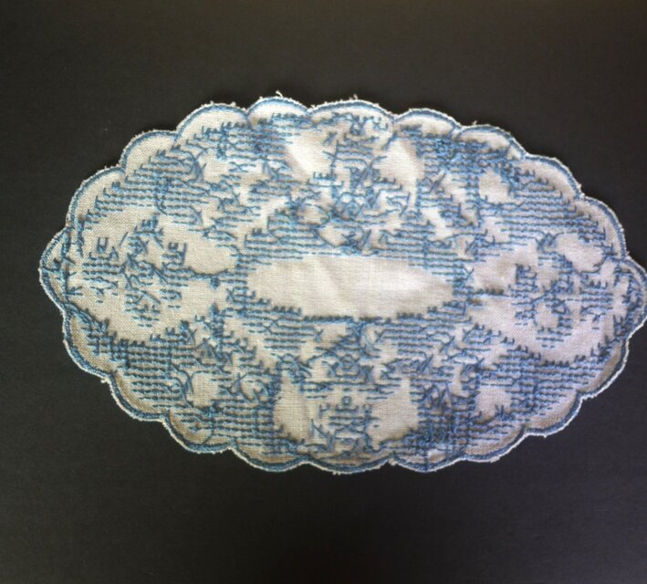 一色刺繍 楕円ドイリー2枚 クロスステッチ ドイツ | iichi 日々の
