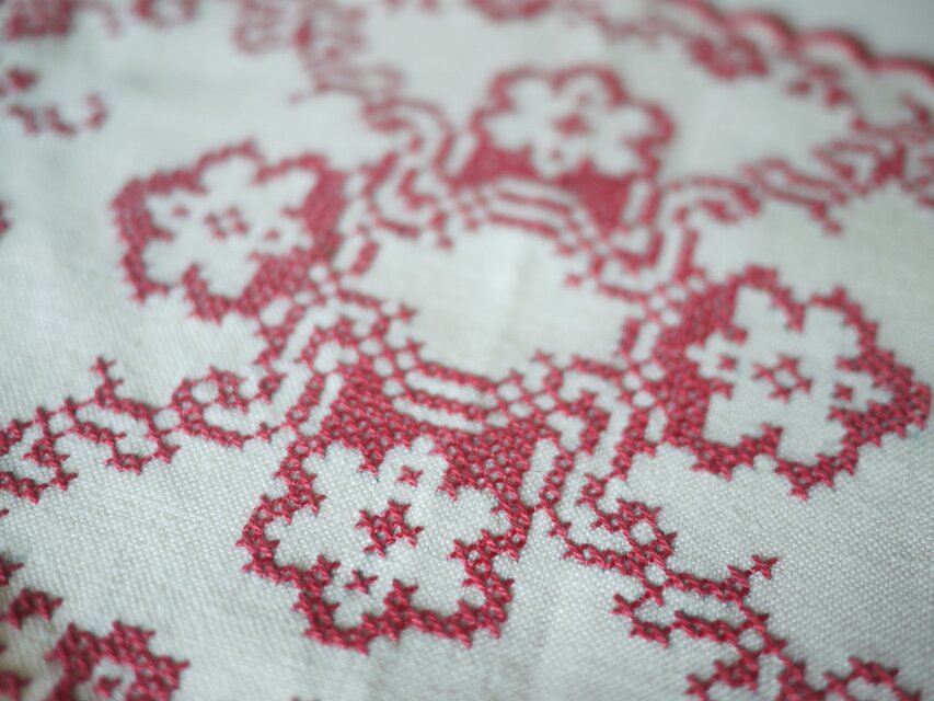 一色刺繍 楕円ドイリー2枚 クロスステッチ ドイツ | iichi 日々の