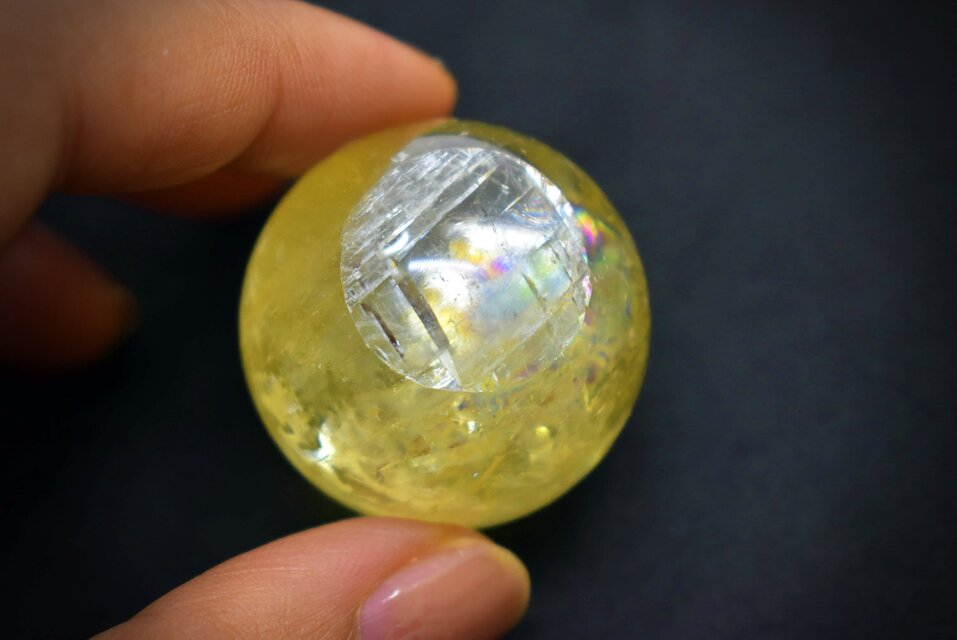 虹入りシトリンボール crb001 | iichi 日々の暮らしを心地よくする