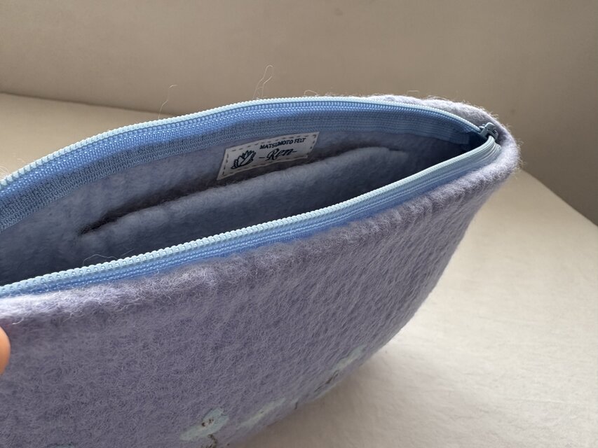 羊毛刺繍フェルトポーチ/ ネモフィラ | iichi 日々の暮らしを心地よく