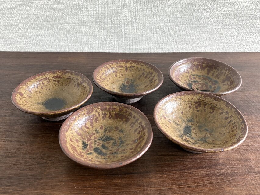 伊羅保釉 四寸鉢 | iichi 日々の暮らしを心地よくするハンドメイドや