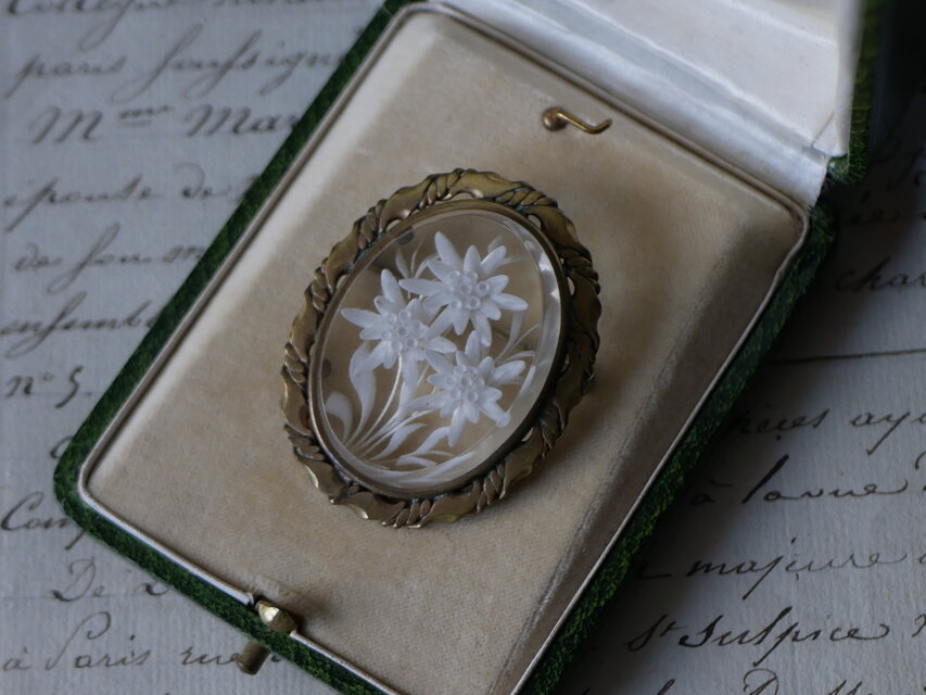 A. ルーサイトブローチ フランスアンティーク ヴィンテージブローチ