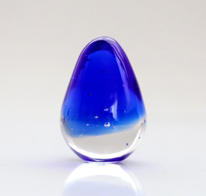 ガラスの雫の小さなオブジェ 「宵のブルー」 | iichi 日々の暮らしを