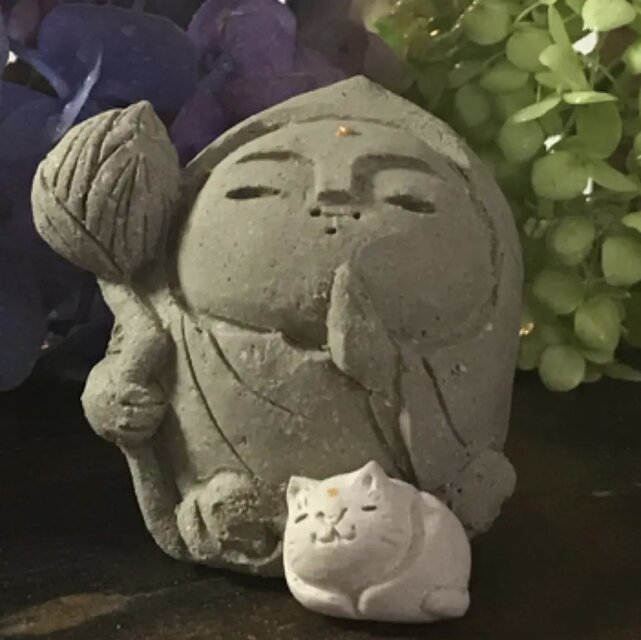 白猫とお地蔵さま 蓮の錫杖 | iichi 日々の暮らしを心地よくする