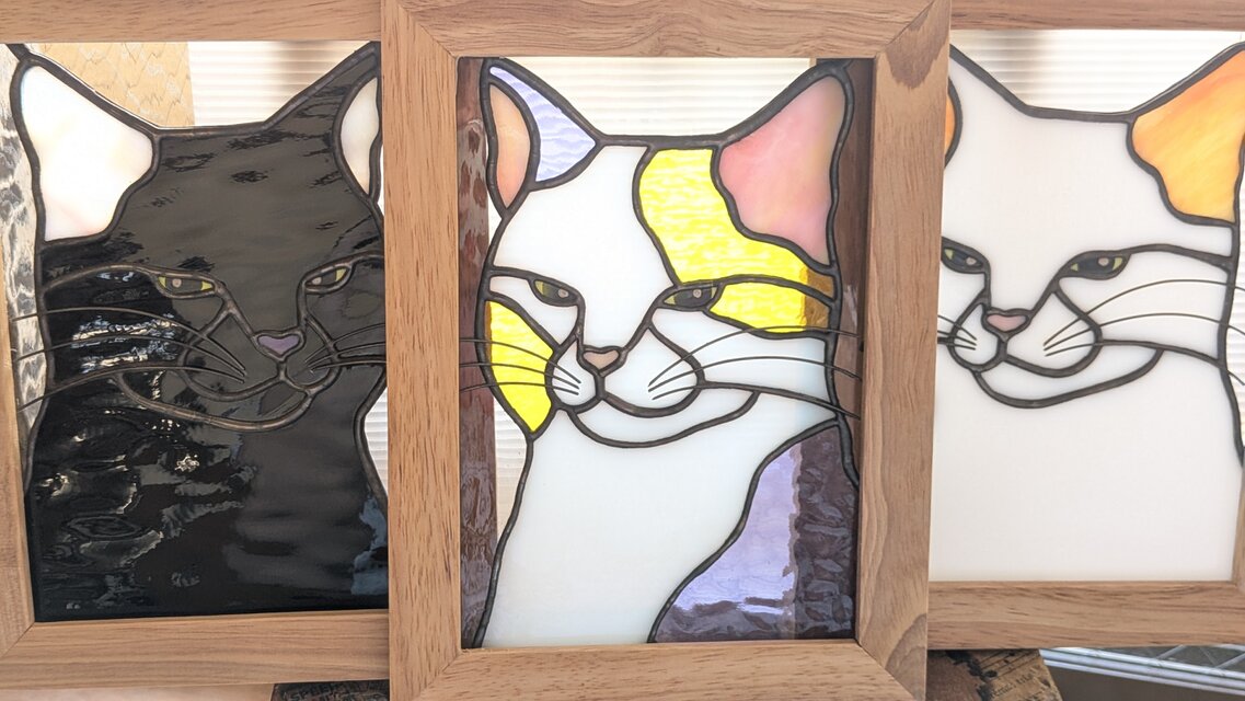 三毛猫のステンドグラス | iichi 日々の暮らしを心地よくする