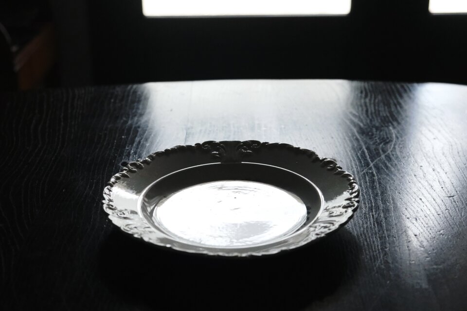 D.Johnston Bordeaux ロココ様式 グリザイユ レリーフ 平皿 22cm