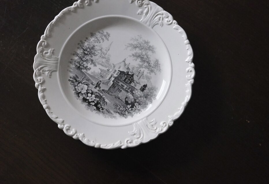 D.Johnston Bordeaux ロココ様式 グリザイユ レリーフ 平皿 22cm