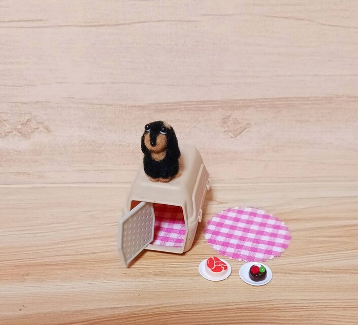 羊毛フェルト小さな々々 ミニチュアダックスフンド キャリーケース付き