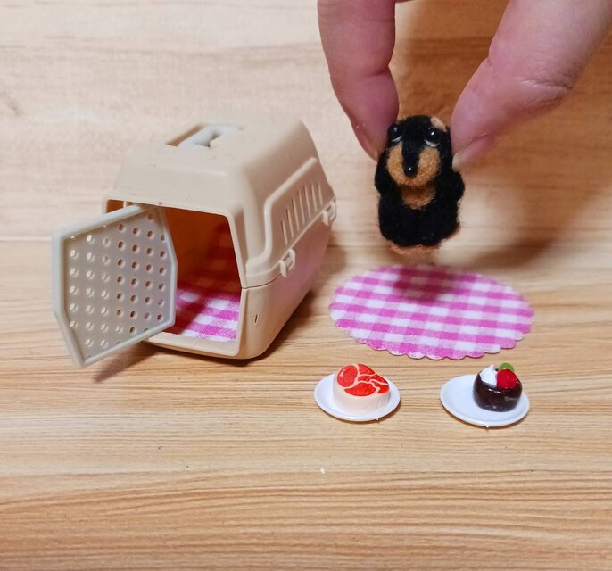 羊毛フェルト小さな々々 ミニチュアダックスフンド キャリーケース付き