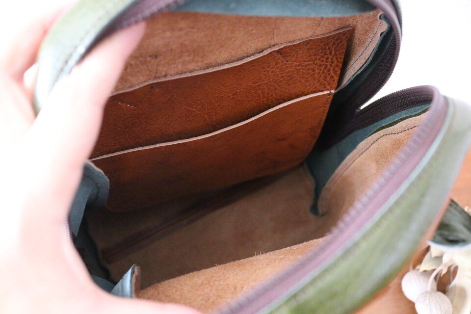 ディープグリーン×アンティークレザーのボストンbag | iichi 日々の