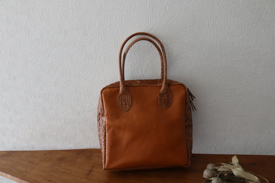 キャメルカラー×クロコの2トーンボストンbag | iichi 日々の暮らしを