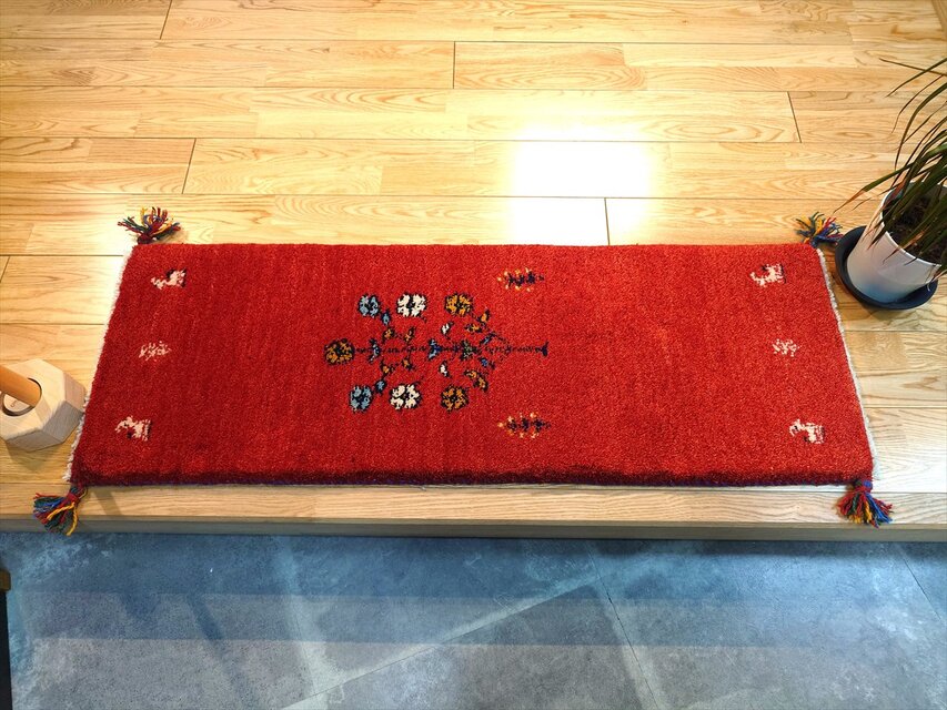 ペルシャ　ギャッベ ミニランナー　115×43 黄金色　ヤギ ハンドメイド ペルシャ ギャッベ ミニランナー ラグ 116x40cm 茜色 花