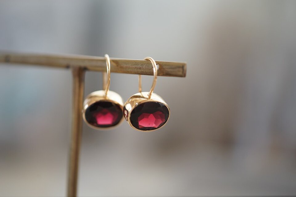 colors】 18kgp candy pierce (カーネット) | iichi 日々の暮らしを