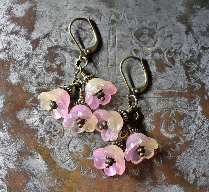 梔子＆桃色カラー3つのお花japanヴィンテージビーズのピアス | iichi