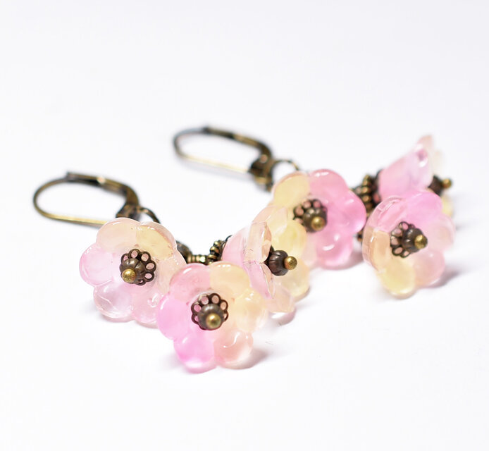 アクセサリー No.561 お花と雫ビーズのハンドメイドピアス ピンク