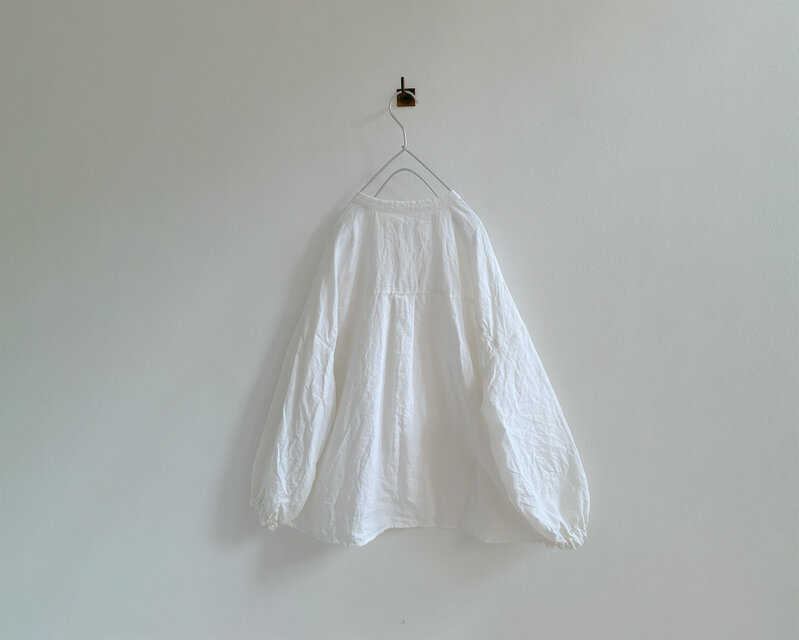 白いリネンブラウス | iichi 日々の暮らしを心地よくするハンドメイド