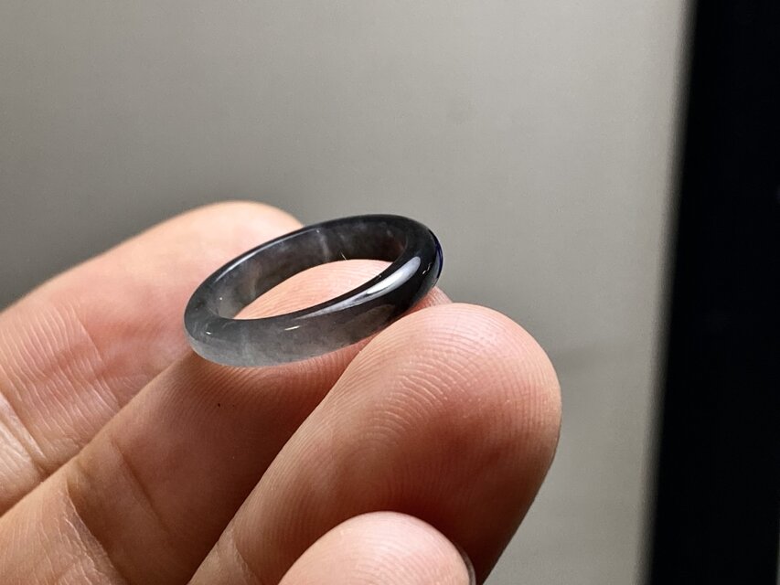 L18-107 ピンキーリング 氷種 黒翡翠 1.0号 グアテマラ産 A貨 本翡翠
