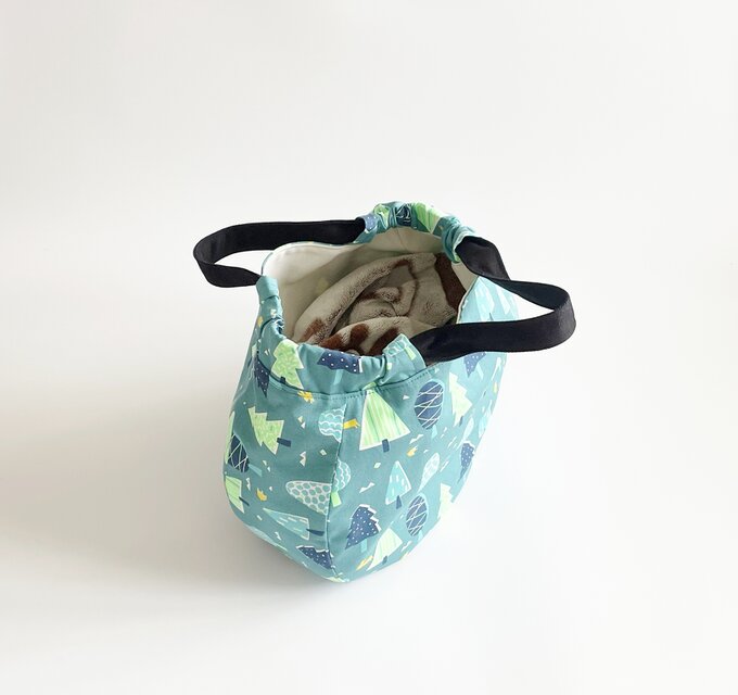北欧フォレスト柄のまるバッグ｜軽くて使いやすい巾着トート 立体まる