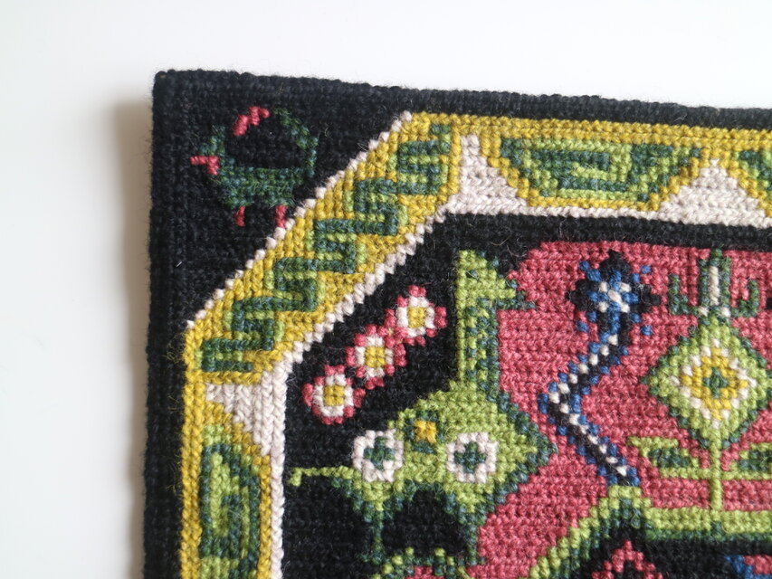 スウェーデンで見つけたツヴィスト刺繍のタペストリー No.6762 | iichi