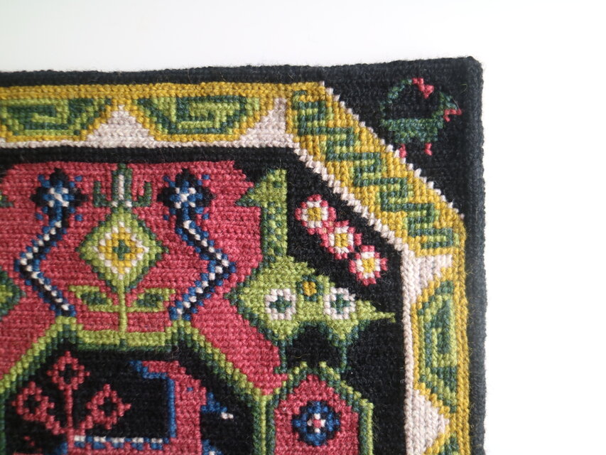 スウェーデンで見つけたツヴィスト刺繍のタペストリー No.6762 | iichi