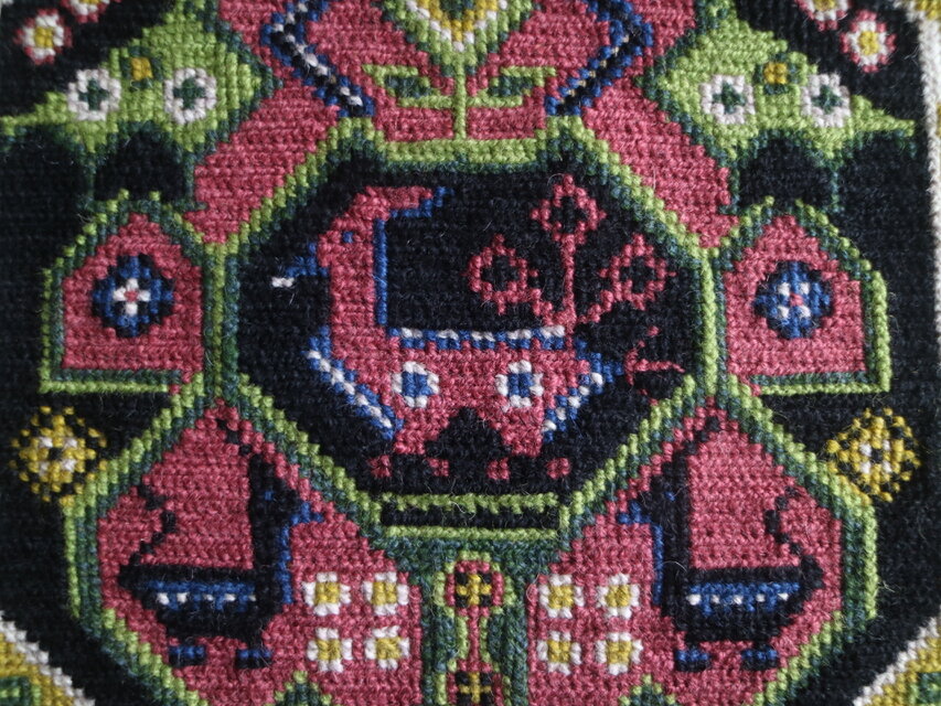 スウェーデンで見つけたツヴィスト刺繍のタペストリー No.6762 | iichi