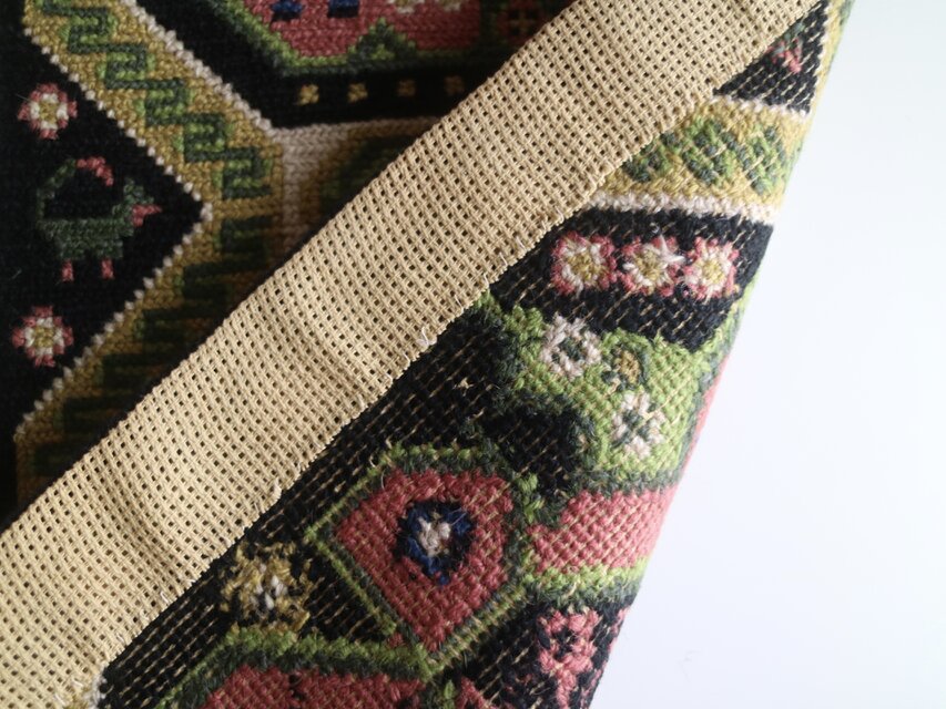 スウェーデンで見つけたツヴィスト刺繍のタペストリー No.6241 | iichi